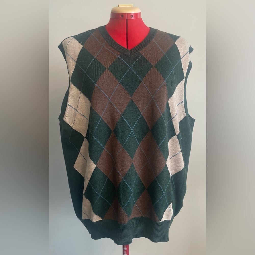 Izod - all cotton argyle pattern sweater vest Size Medium